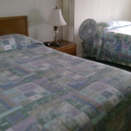 Village Green Motel Yarmouth Bagian luar foto