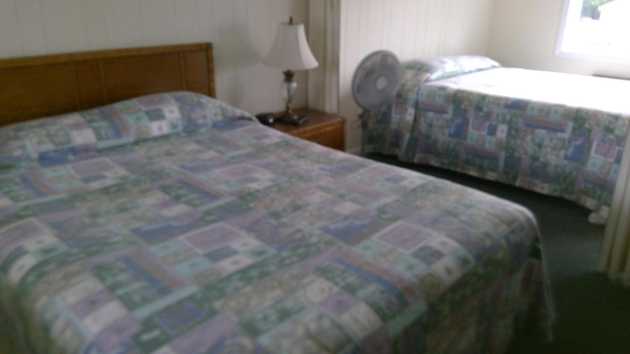Village Green Motel Yarmouth Bagian luar foto