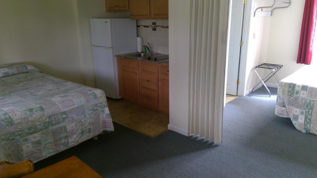 Village Green Motel Yarmouth Bagian luar foto